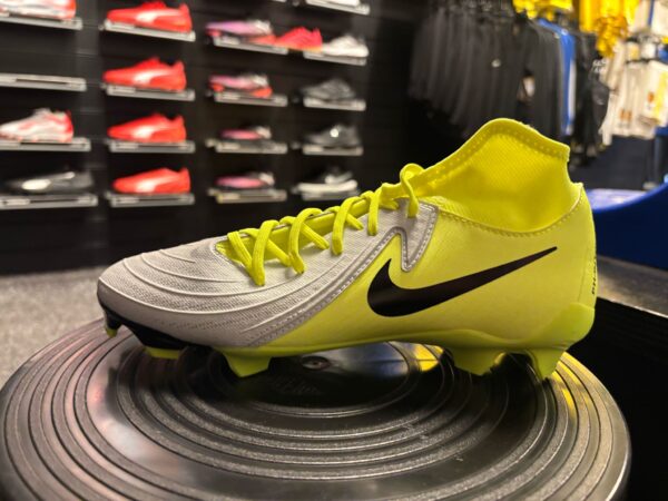 Phantom GX II Pro Gras (FG) / Neongeel Zilver Zwart / Nike